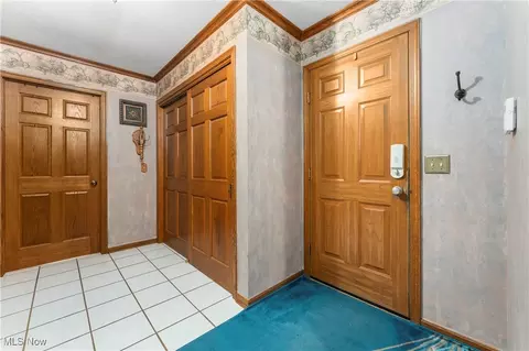 Entry Way - 2114 Longfellow St NE, Canton, OH 44721 photo 4 of 5