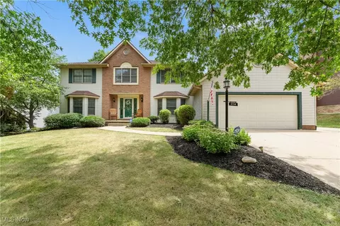 2114 Longfellow St NE, Canton, OH 44721