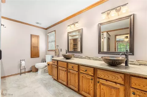 Bath - 2114 Longfellow St NE, Canton, OH 44721 photo 3 of 5