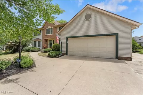 Exterior - 2114 Longfellow St NE, Canton, OH 44721 photo 3 of 12