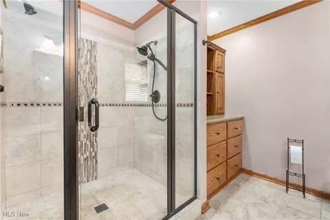 Bath - 2114 Longfellow St NE, Canton, OH 44721 photo 4 of 5