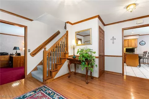 Entry Way - 2114 Longfellow St NE, Canton, OH 44721 photo 2 of 5