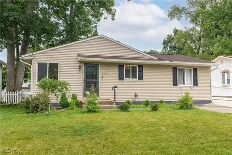 1073 Kevin Dr, Akron, OH 44313