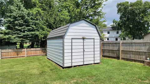 514 Hampton Dr, Elyria, OH 44035 photo 5
