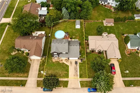 514 Hampton Dr, Elyria, OH 44035 photo 9