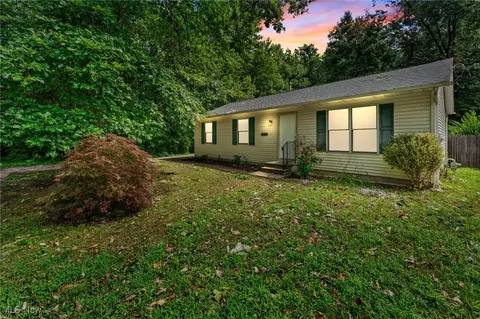 3741 Globe Ave, Lorain, OH 44055