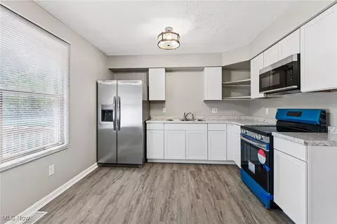 Kitchen - 3741 Globe Ave, Lorain, OH 44055 photo 1 of 2