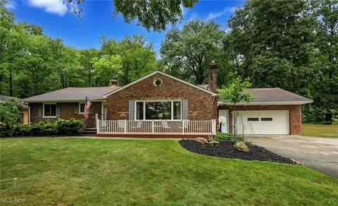 8222 Chestnut Blvd, Broadview Heights, OH 44147