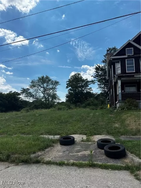 424 S Pearl St, Youngstown, OH 44506