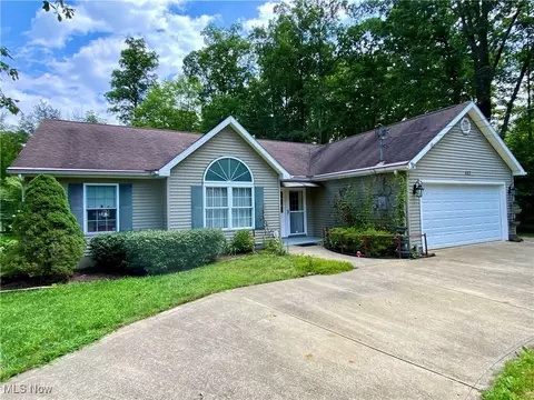 582 Thrush Dr, Roaming Shores, OH 44084