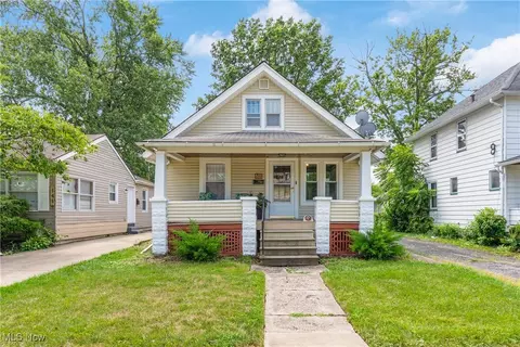 137 Hamilton St, Elyria, OH 44035 photo 2