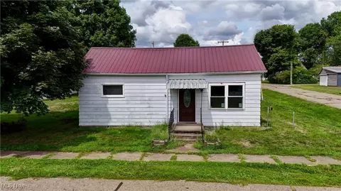 234 E Pleasant St, Coshocton, OH 43812 photo 3