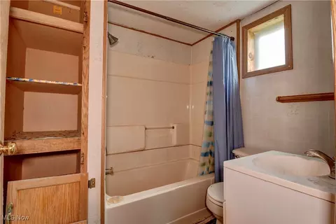 234 E Pleasant St, Coshocton, OH 43812 photo 14