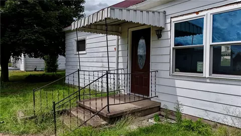 234 E Pleasant St, Coshocton, OH 43812 photo 4