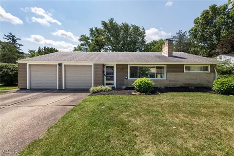 355 Anne Dr, Berea, OH 44017