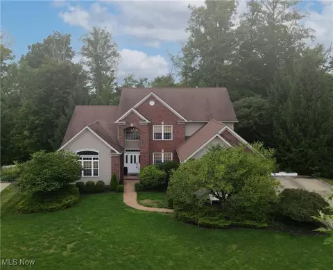 1225 River Run Dr, Macedonia, OH 44056