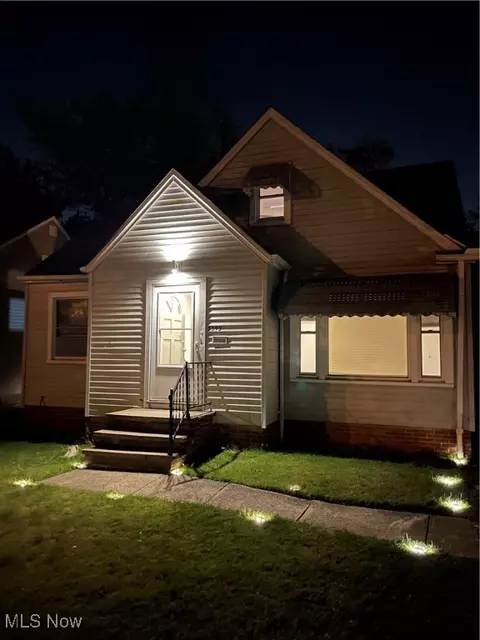 5595 Dalewood Ave, Maple Heights, OH 44137