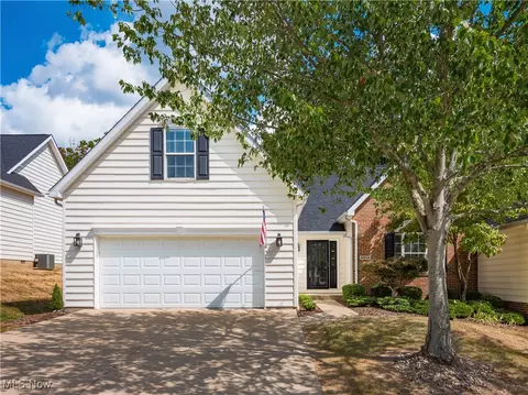 2958 Eagle Crest Dr, Zanesville, OH 43701