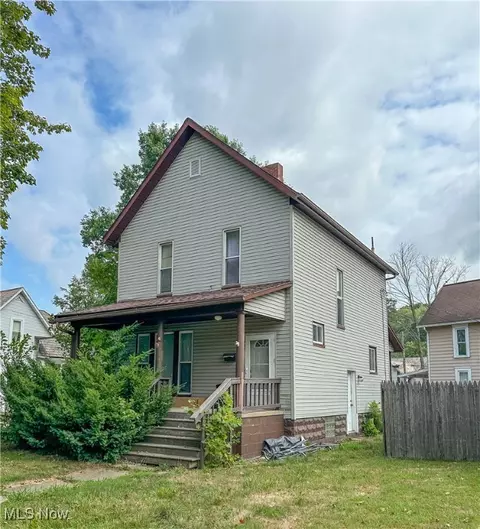 707 Fair Ave NE, New Philadelphia, OH 44663
