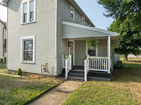 423 Ray Ave NE, New Philadelphia, OH 44663