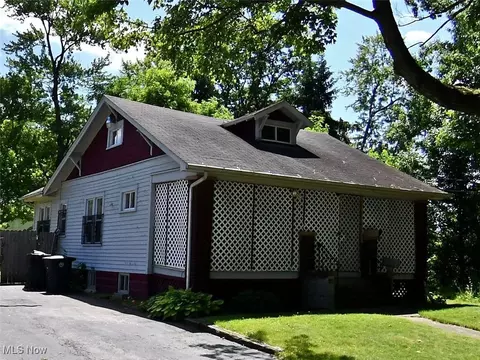 1665 Oak Knl SE, Warren, OH 44484