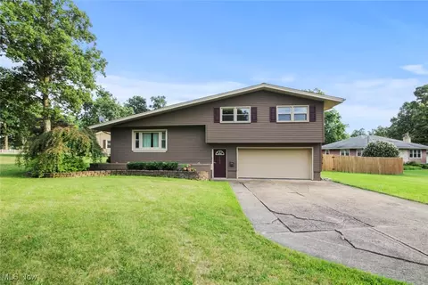 5603 Tarrytown Ln, Austintown, OH 44515