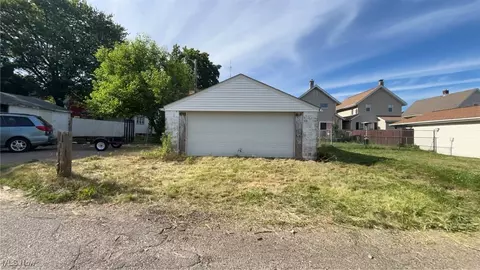 Exterior - 2422 6th St NW, Canton, OH 44708 photo 1 of 1