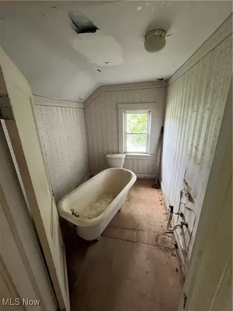 Bath - 2422 6th St NW, Canton, OH 44708 photo 1 of 1