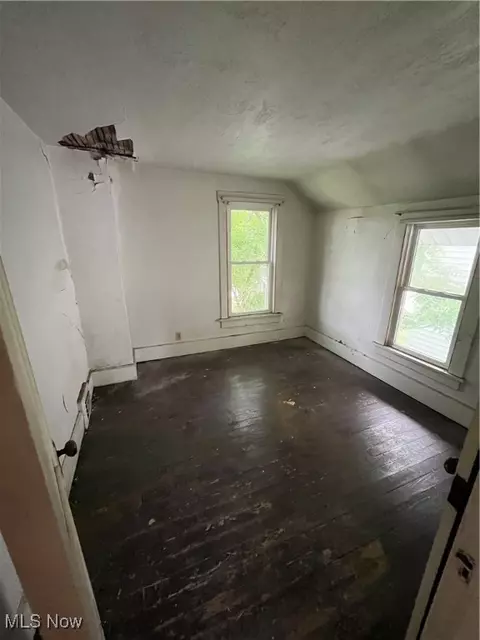 Bedroom - 2422 6th St NW, Canton, OH 44708 photo 4 of 4
