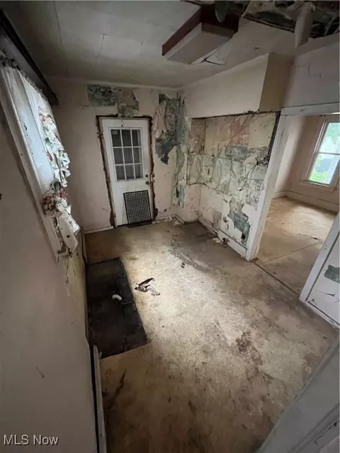 Entry Way - 2422 6th St NW, Canton, OH 44708 photo 2 of 3