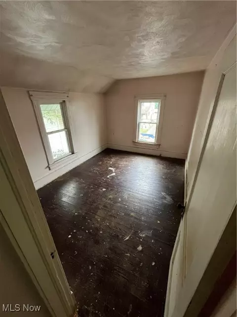 Bedroom - 2422 6th St NW, Canton, OH 44708 photo 2 of 4