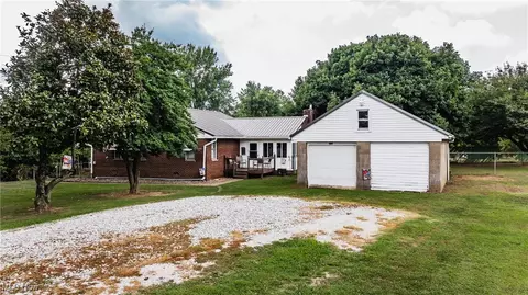 601 Eighth St, Belpre, OH 45714