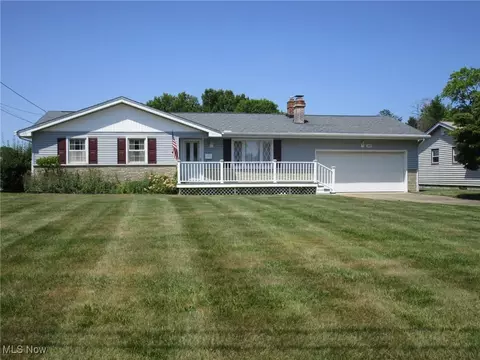 4492 Crabwood Dr, Austintown, OH 44515