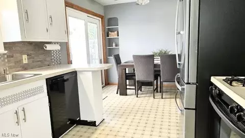 Kitchen - 30815 Crescent Dr, Willowick, OH 44095 photo 4 of 4