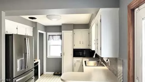 Kitchen - 30815 Crescent Dr, Willowick, OH 44095 photo 2 of 4