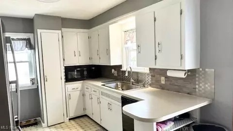 Kitchen - 30815 Crescent Dr, Willowick, OH 44095 photo 1 of 4