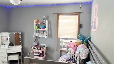 Bedroom - 30815 Crescent Dr, Willowick, OH 44095 photo 2 of 6