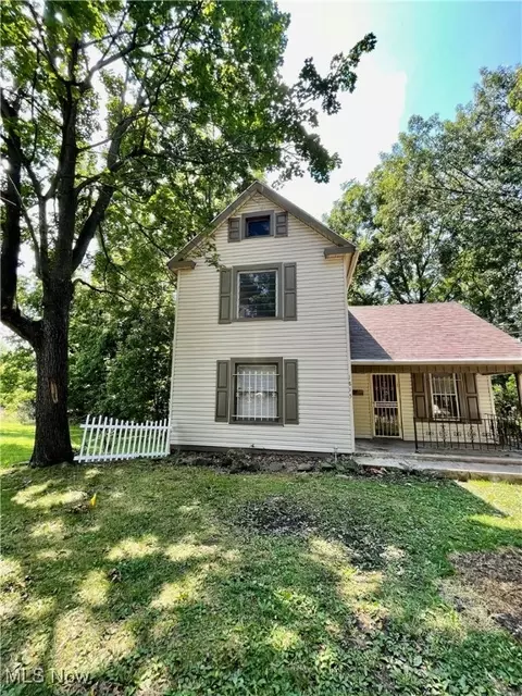1815 Clifton St, Youngstown, OH 44510
