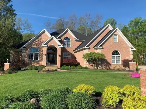11514 Rolling Meadows Dr, Garrettsville, OH 44231
