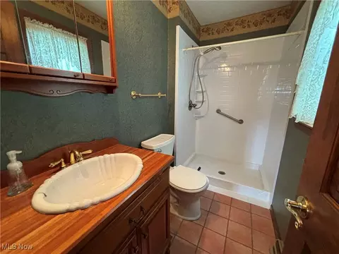 Bath - 72450 Colerain Rd, Dillonvale, OH 43917 photo 2 of 4