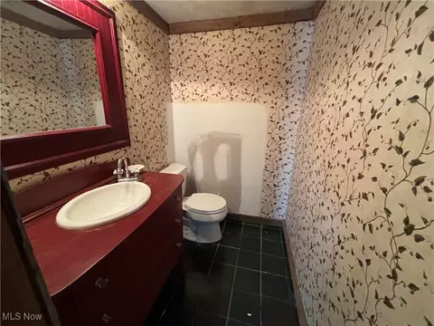 Bath - 72450 Colerain Rd, Dillonvale, OH 43917 photo 1 of 4