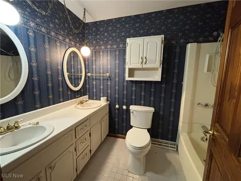 Bath - 72450 Colerain Rd, Dillonvale, OH 43917 photo 3 of 4