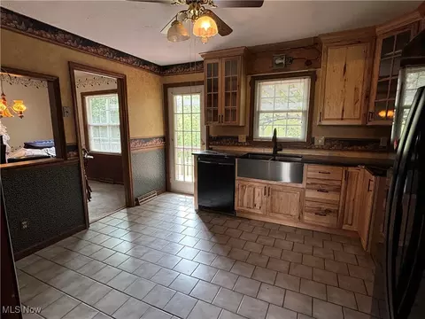 Kitchen - 72450 Colerain Rd, Dillonvale, OH 43917 photo 1 of 2