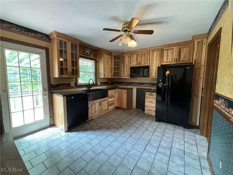 Kitchen - 72450 Colerain Rd, Dillonvale, OH 43917 photo 2 of 2