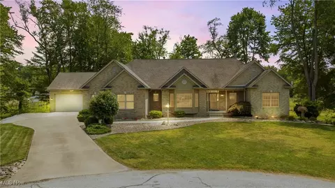 2814 Alexandria Ct, Uniontown, OH 44685