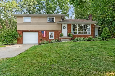 10385 Middlebranch Ave NE, Hartville, OH 44632