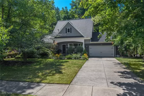 6816 Highland Dr, Independence, OH 44131