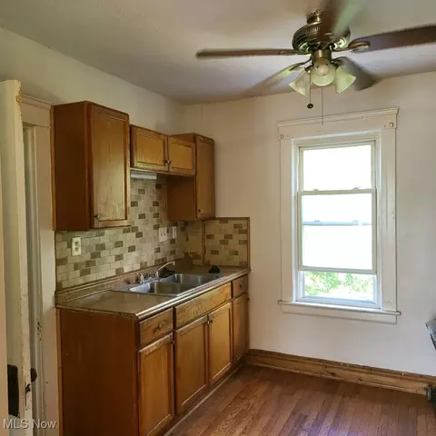 328 E 222nd St, Euclid, OH 44123 photo 3