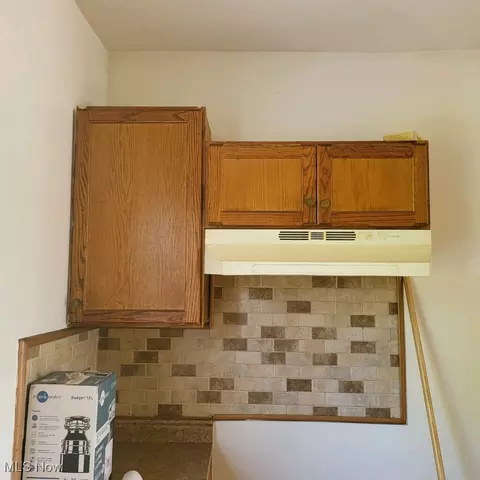 328 E 222nd St, Euclid, OH 44123 photo 4