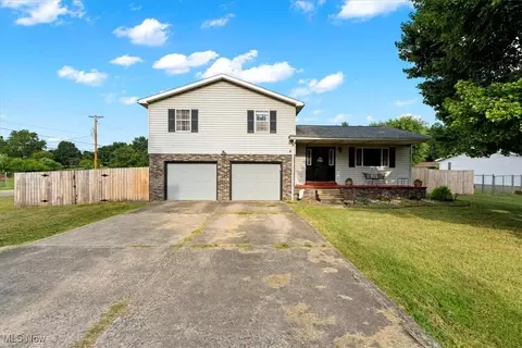 801 Barclay St, Belpre, OH 45714